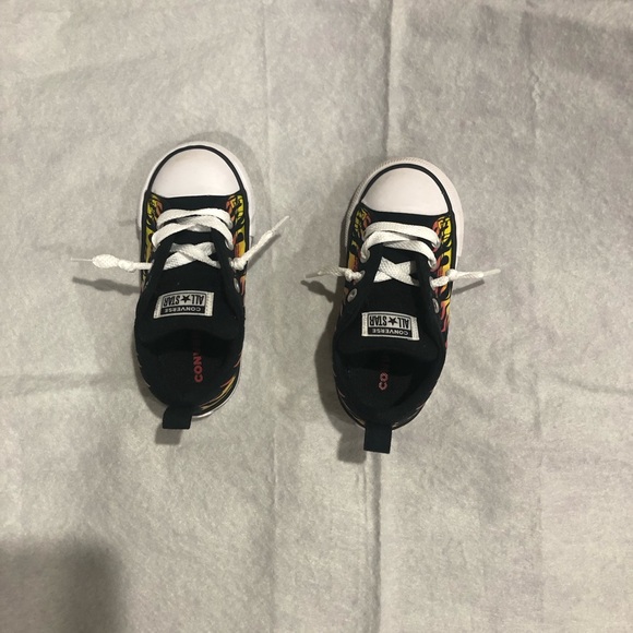 Converse Toddler sneakers size 8 - Picture 3 of 6